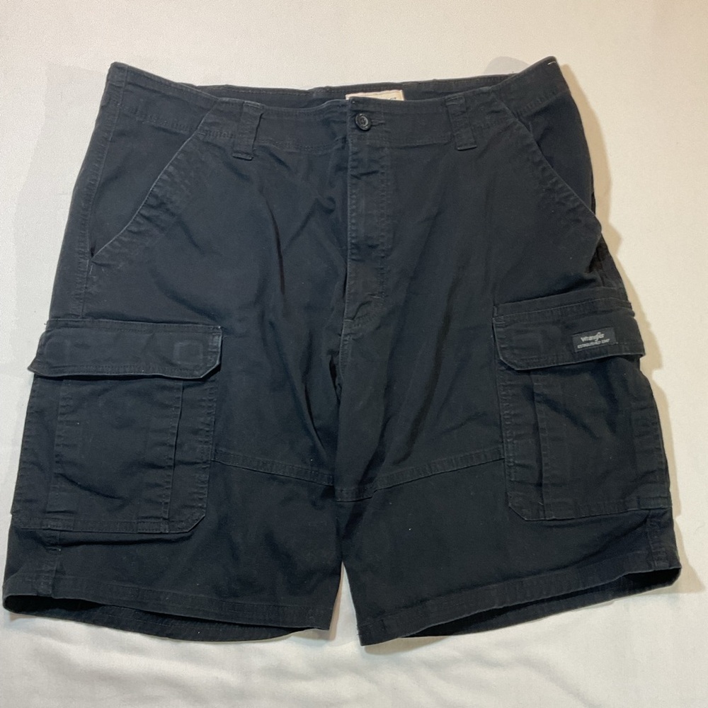 Wrangler Relaxed Black Chino Cargo pocket Shorts, Size 38 Casual Vintage Looking